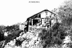 893- TEJERA - Un Cabanon